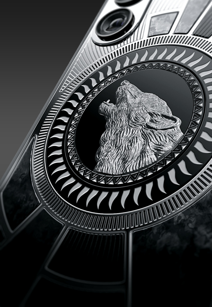 Барельеф Волк